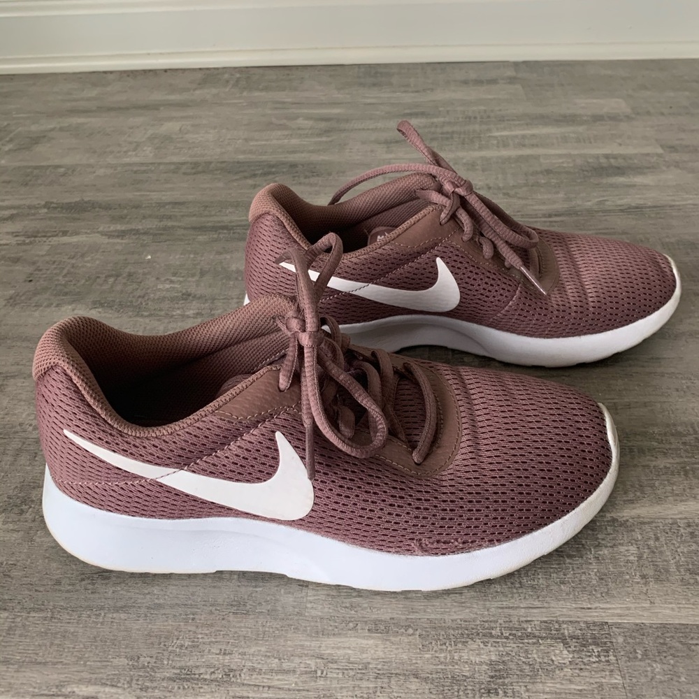 Nike Tajun Sneaker